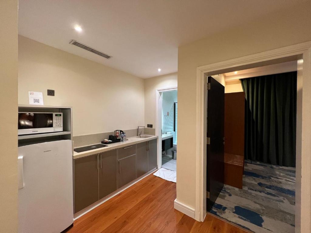 スワリー ホテル スイート 2 (Thwary Hotel Suite 2)