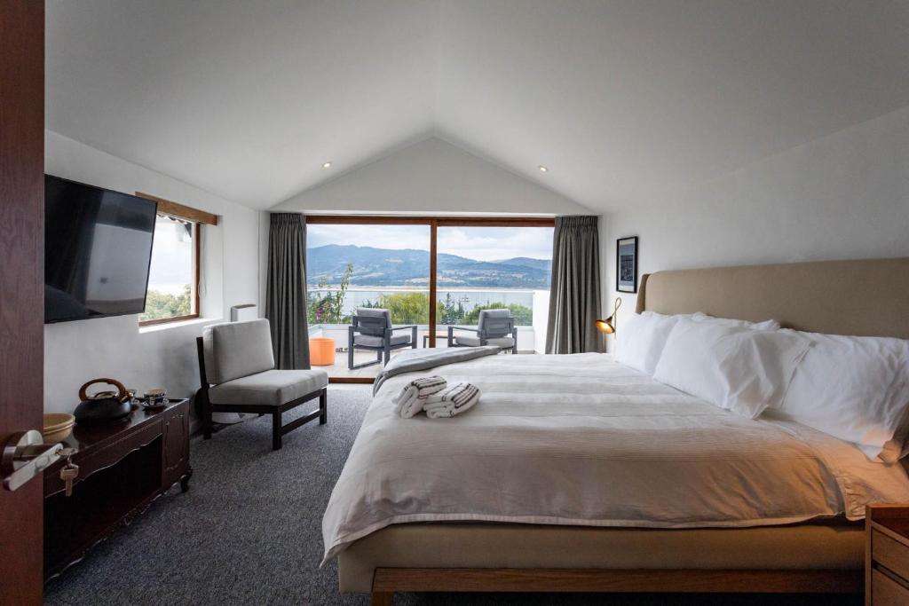FINCA TUTASUA Lake View Luxury House - 3