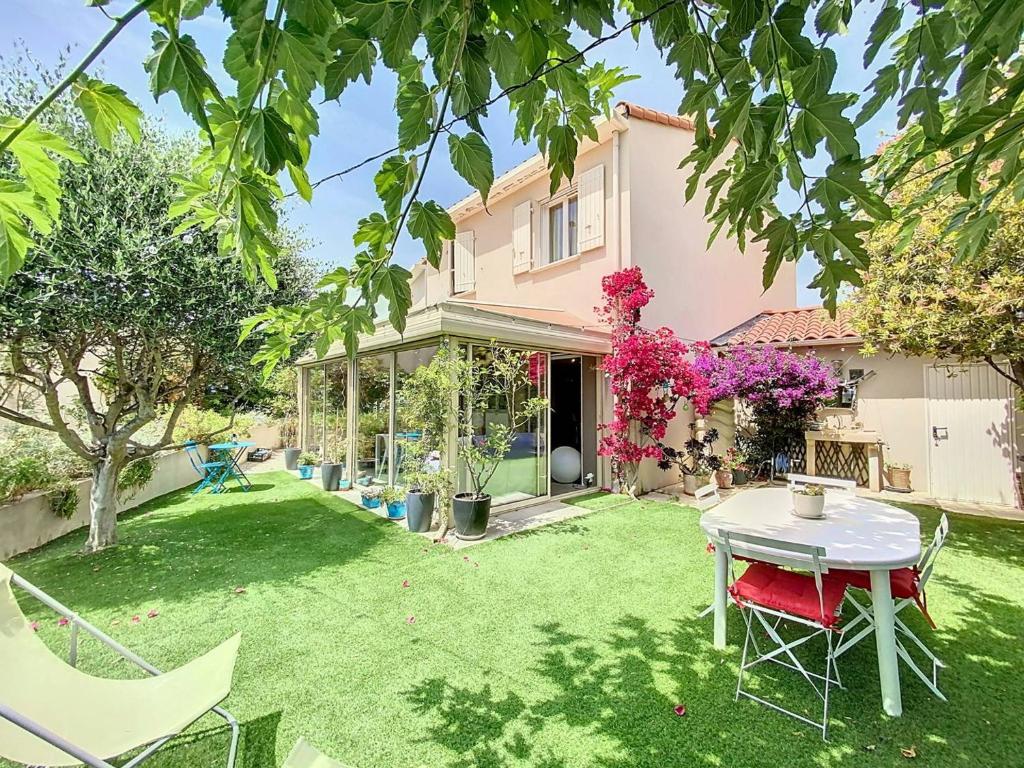 Villa climatisée à La Ciotat avec piscine et parking sécurisés - 2 à 4 voyageurs - FR-1-770-66 - 1