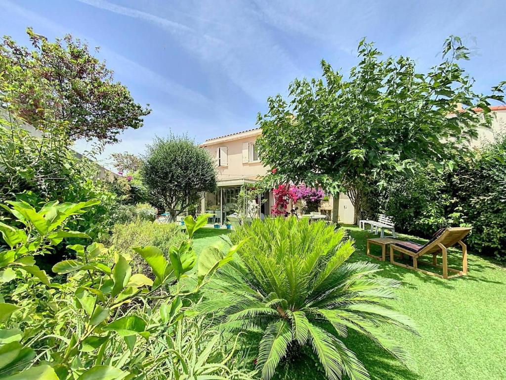 Villa climatisée à La Ciotat avec piscine et parking sécurisés - 2 à 4 voyageurs - FR-1-770-66 - 2