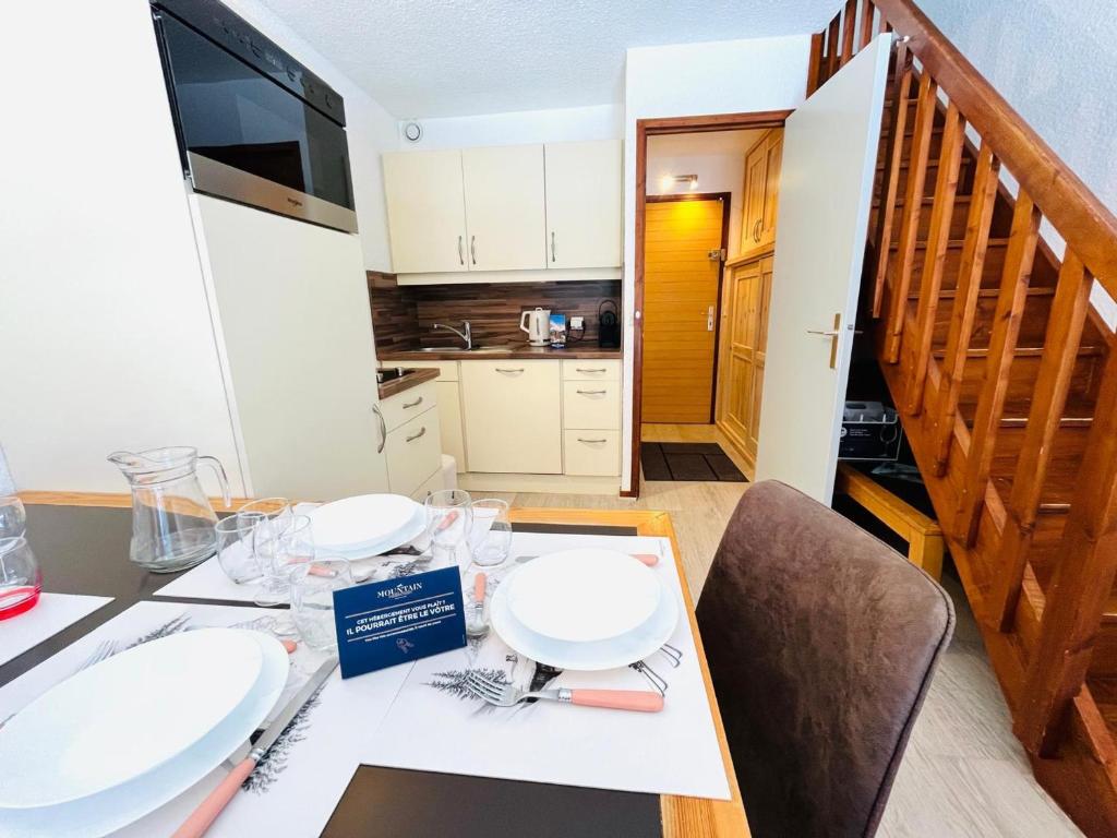Duplex ski aux pieds 4 pers avec parking à Méribel - FR-1-688-102 - 2