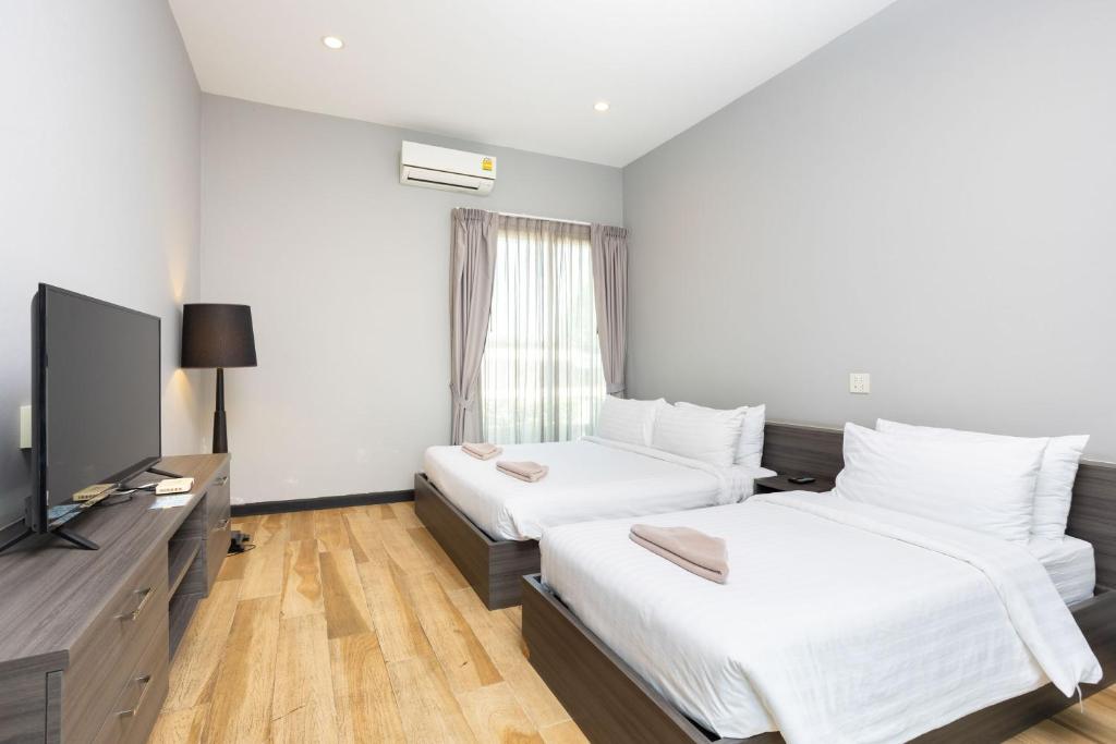 Shared lounge/TV area