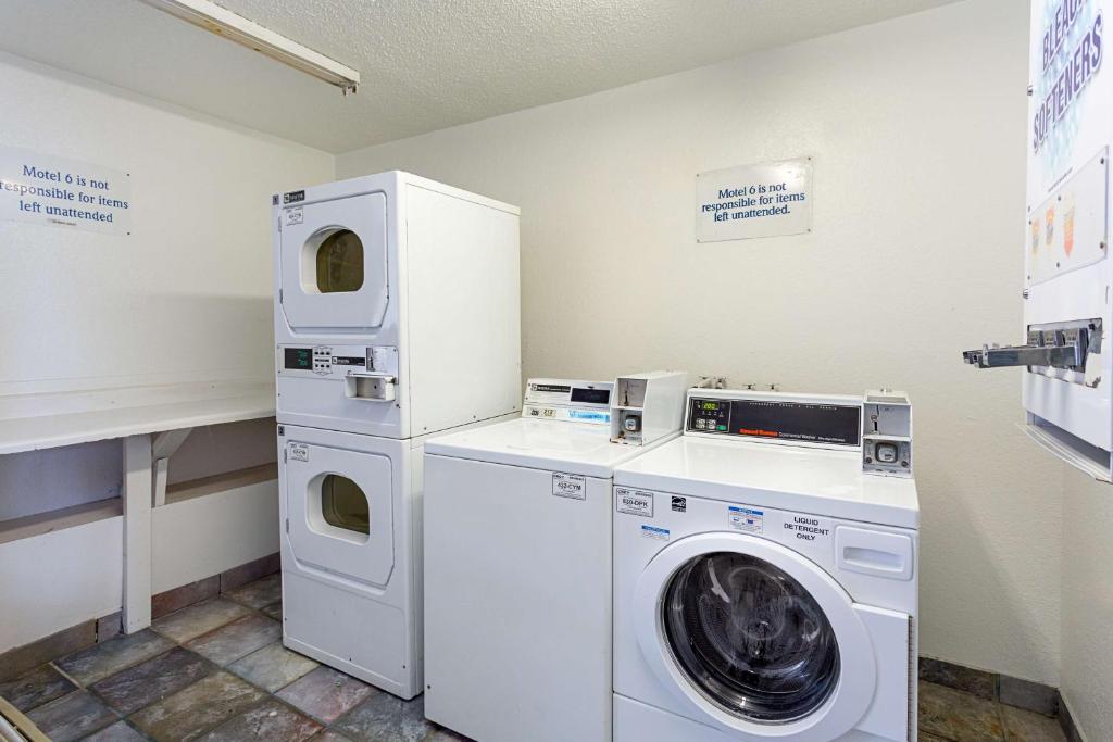 Motel 6 Baton Rouge Southeast photo