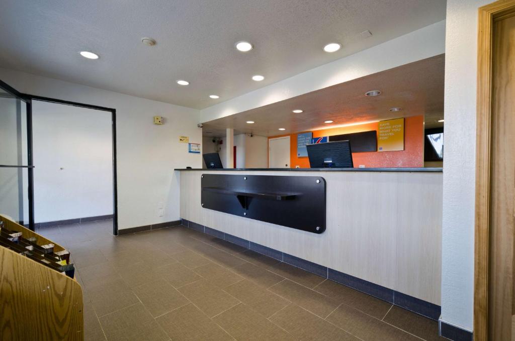 Motel 6-Camp Springs, DC - South Camp Springs photo