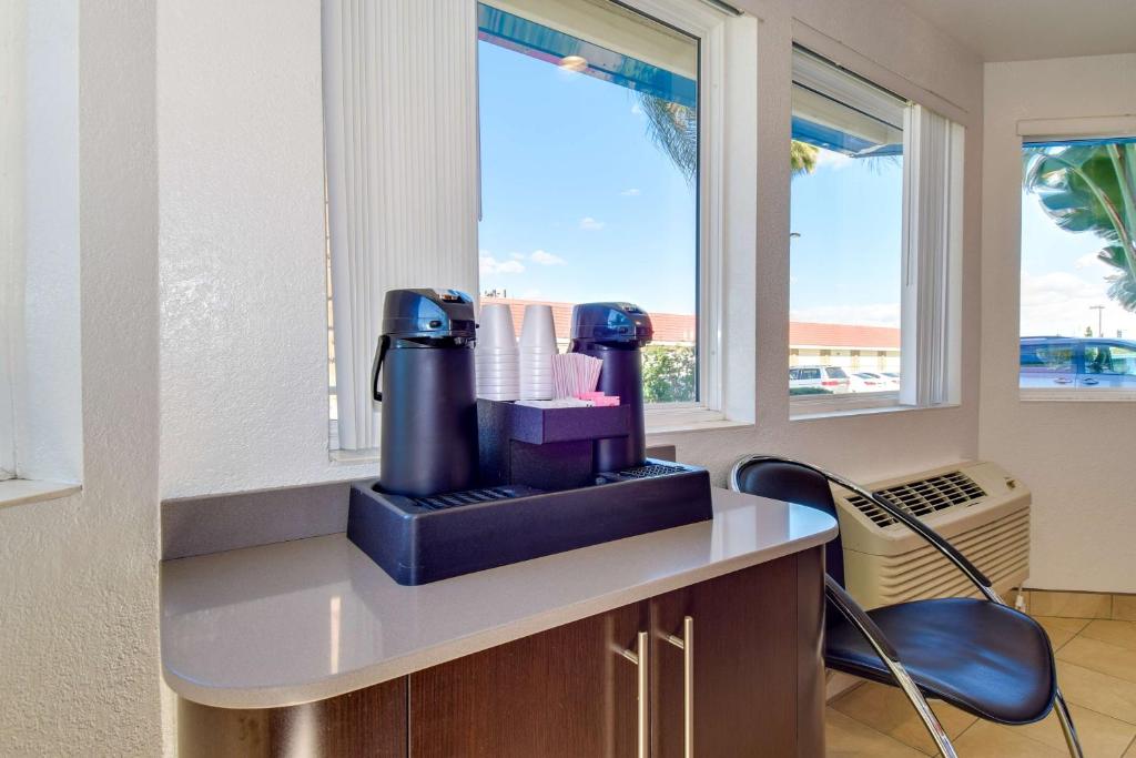 Motel 6-Riverside, CA - South photo