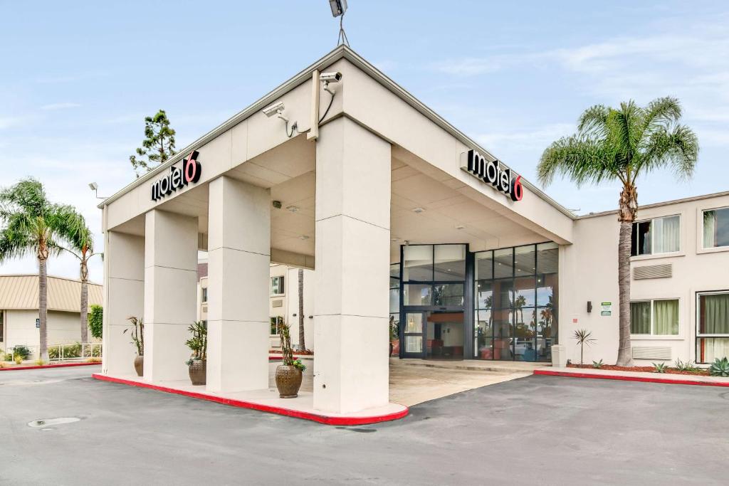 Find Motel 6 Near Me - Motel 6 Last Minute Hotel Deals