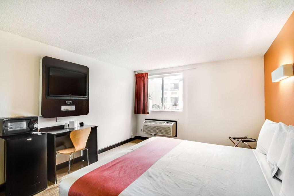 Motel 6 Carson - Adults Only photo