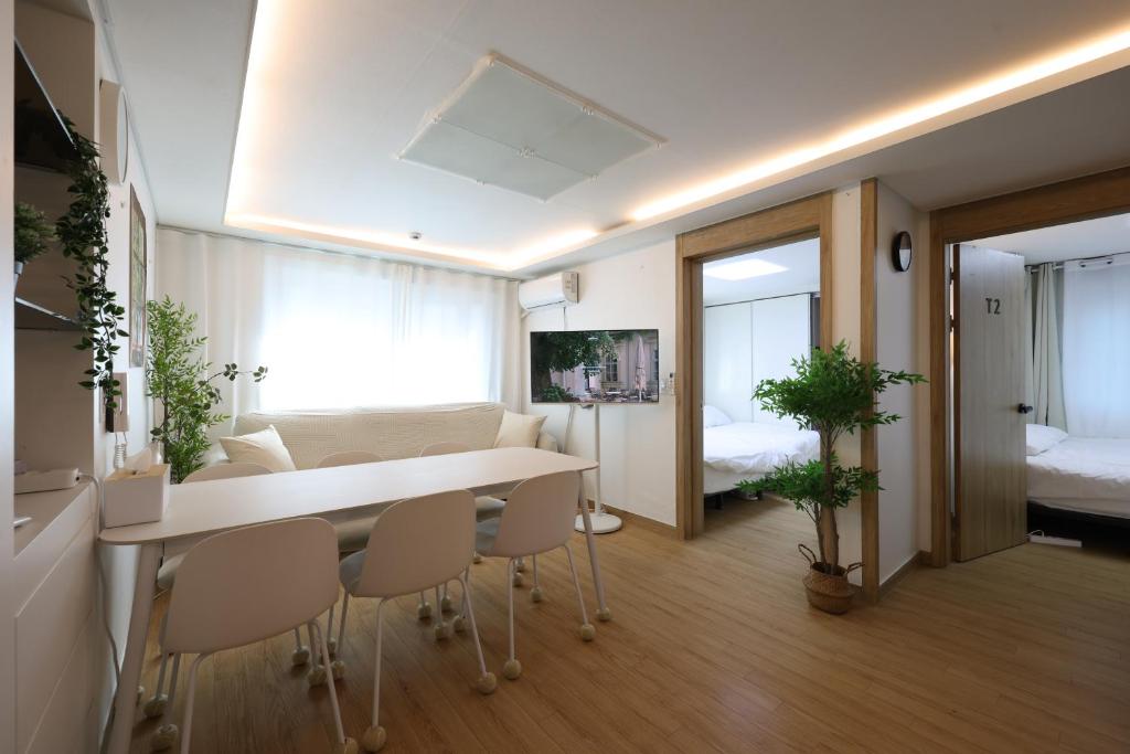 HONGDAE t HOUSE