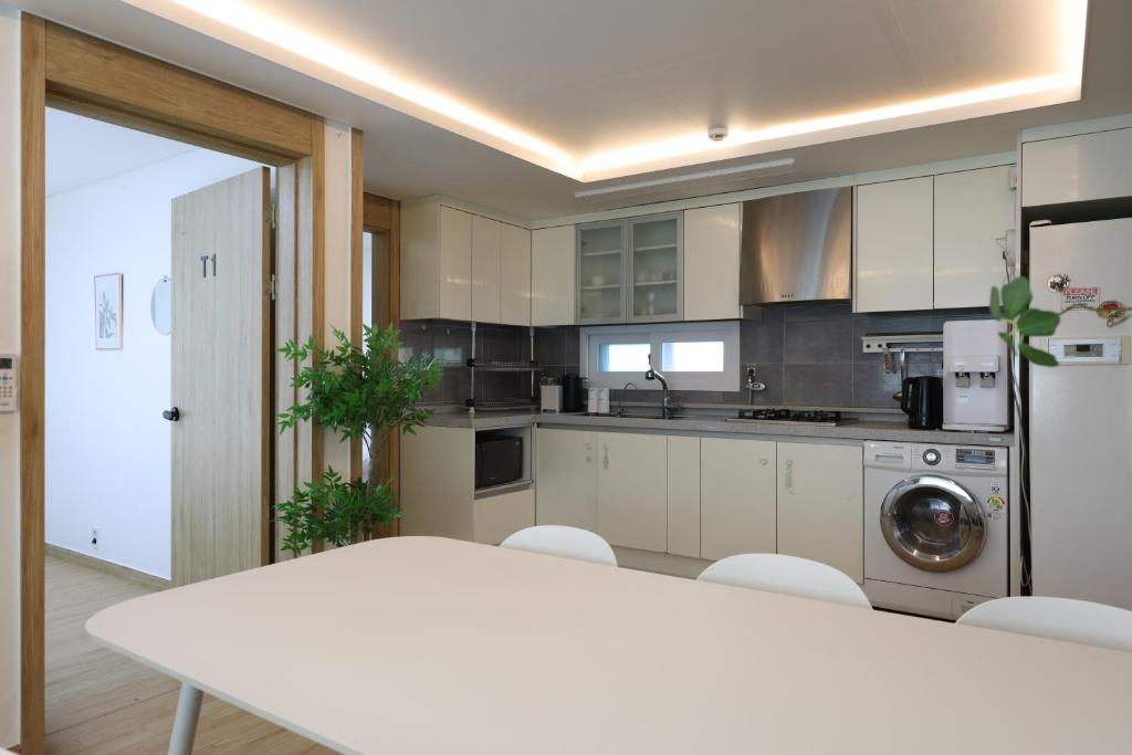HONGDAE t HOUSE
