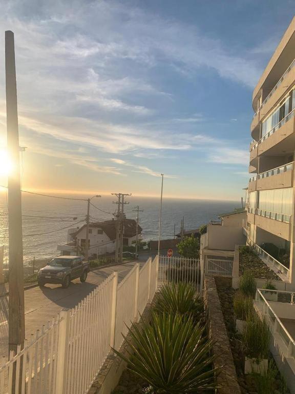 Moderno departamento en Reñaca sector 5, 3 dormitorios, 2 baños, 2 terrazas y 2 estacionamientos - 2