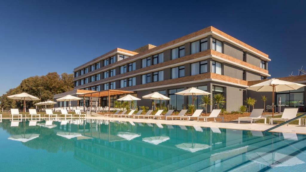 Salinas del Almiron Resort Termal — Hotel in Guichon