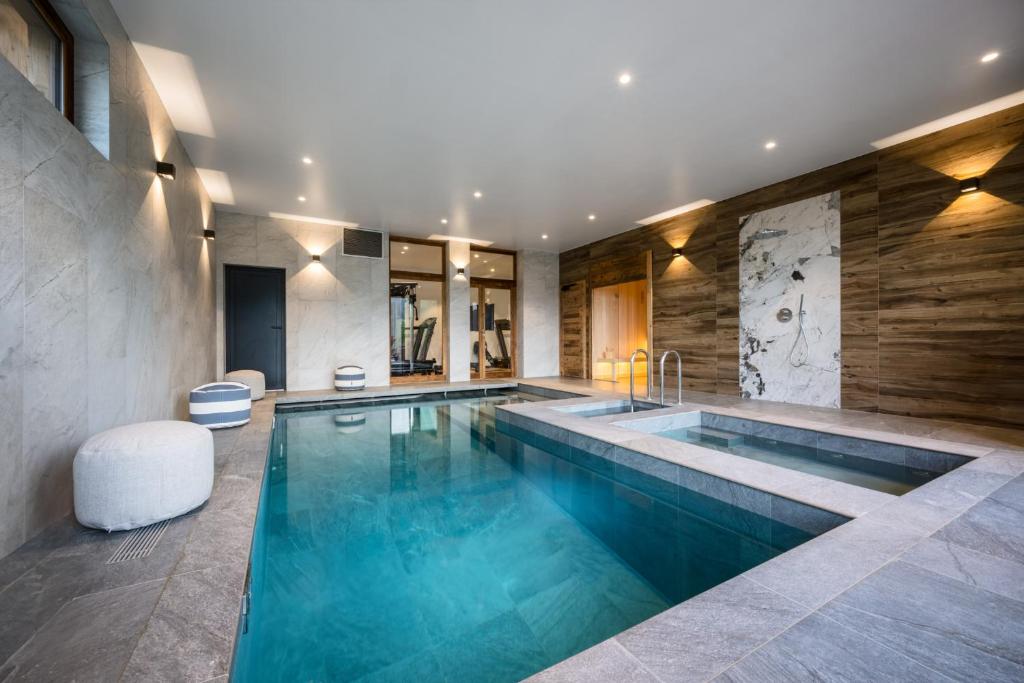 ULTIMATE Les Gets Luxury - Above the Clouds with Sauna, Pool etc - Mansion Ensolielle for 15 - 2
