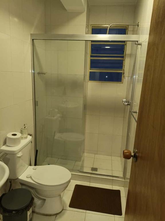 Apartamento Remodelado y Equipado con 2 Habitaciones ubicado en la mejor zona del Centro de Caracas cerca del Centro Comercial Sambil Candelaria con Ascensor Operativo y Suministro de Agua - 2