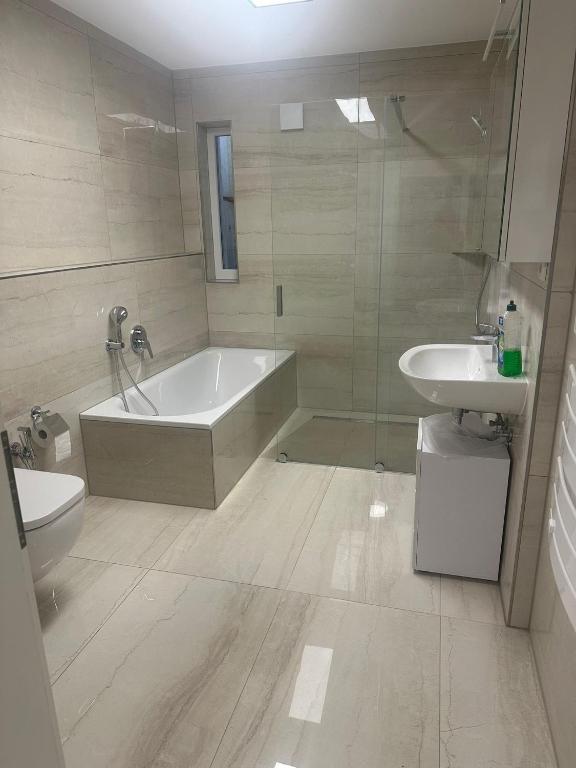 Quiet 1 Or 2 Bedroom Apartment - Ideal for Families & Work Stays - 5