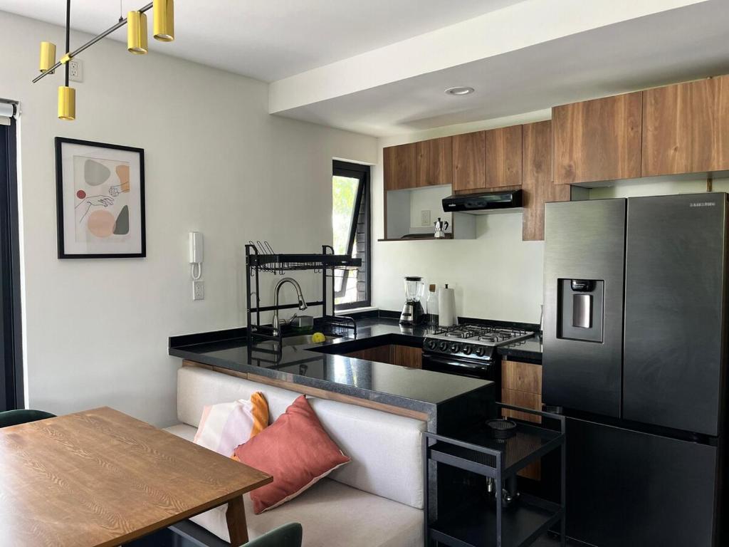 2Bed 2Bath Penthouse with Private Rooftop and balcony - 2