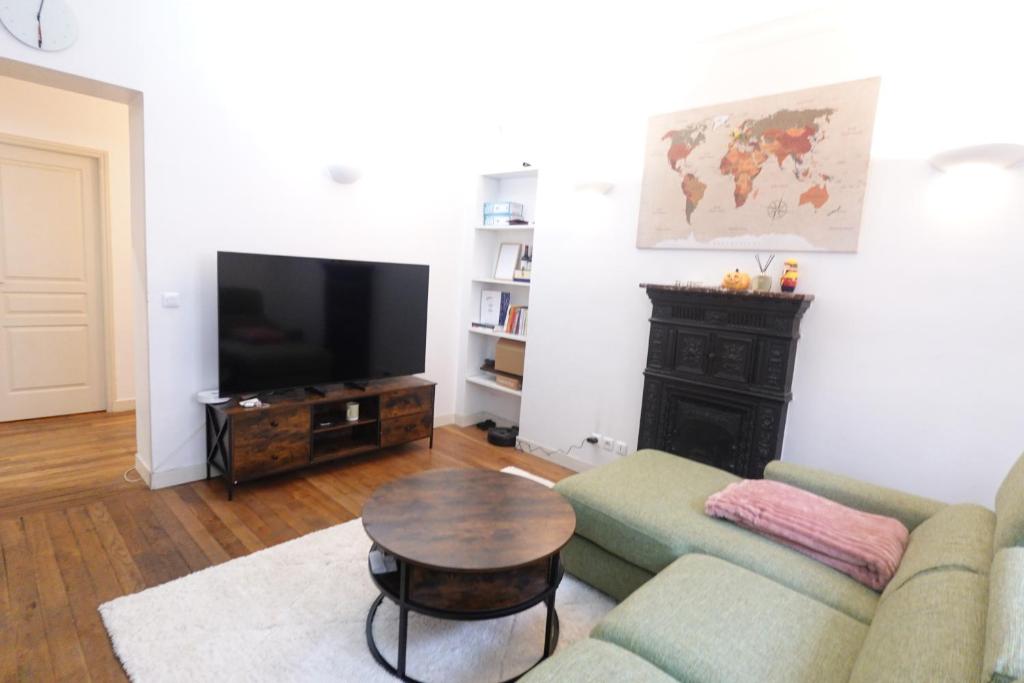 Comfort Parisian Room and Sofa Bed 1 min to Metro M4 & T3A Paris Chambre chez Habitant - 5