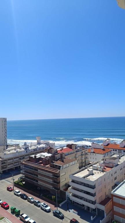 Apto con vista al mar, ubicación inmejorable - 4