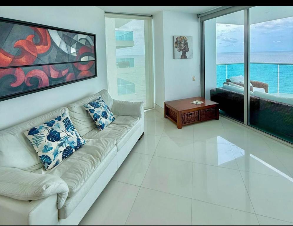 HERMOSO APTO EN COMUNA 3 CON VISTA AL MAR EXCELENTE DE 2 HABITACIONEs - 4