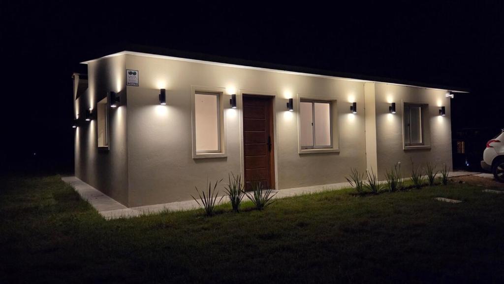 Casa nueva, Punta Colorada, Piriapolis con amplio parrillero - 2
