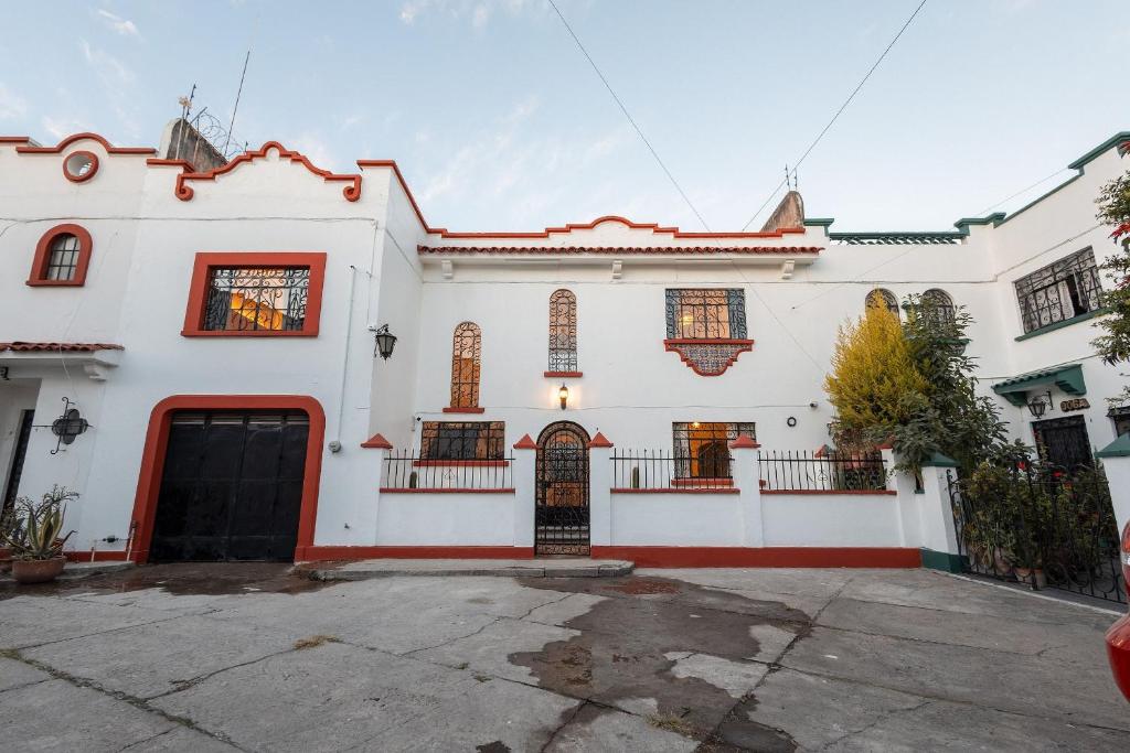 Casa céntrica con 4 hab + lavadora + Est - 3