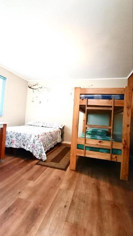 Alojamiento familiar Ñuñoa con estacionamiento a pasos del Estadio Nacional e ISP - 3