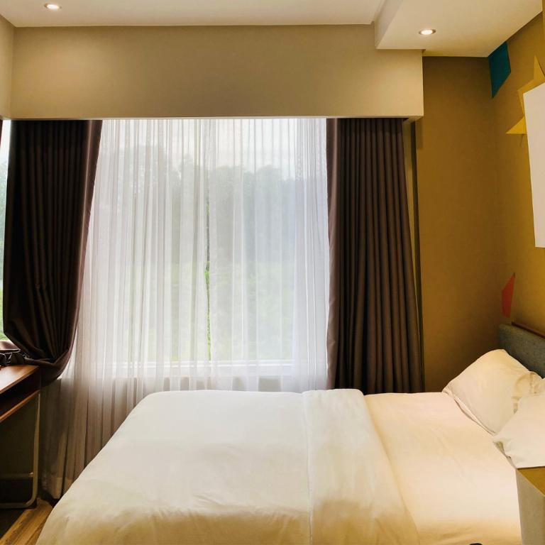 Guestroom, Luxebridge Hotel in Davao City