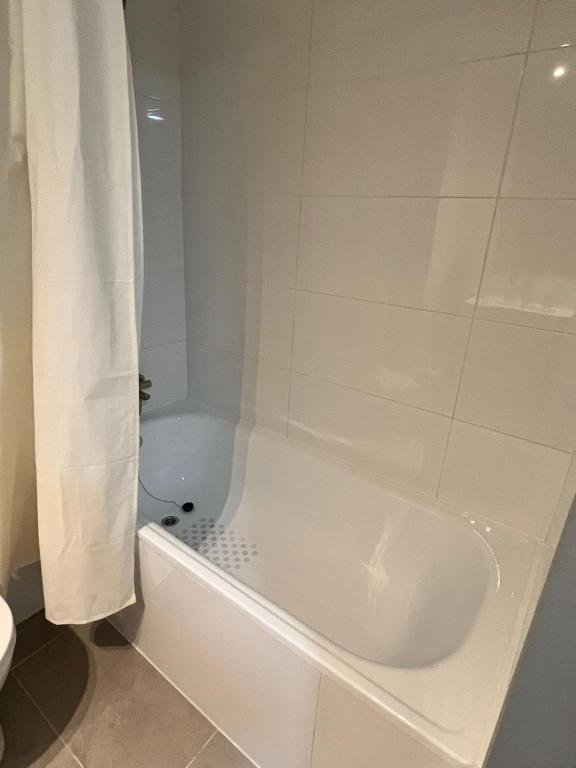 Departamento Nuevo Amoblado Metro Santa Ana - 3