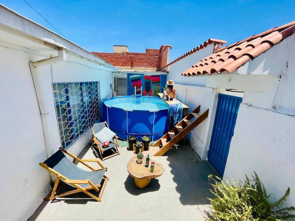 Casa céntrica con patio, piscina privada y 6 habitaciones - 1