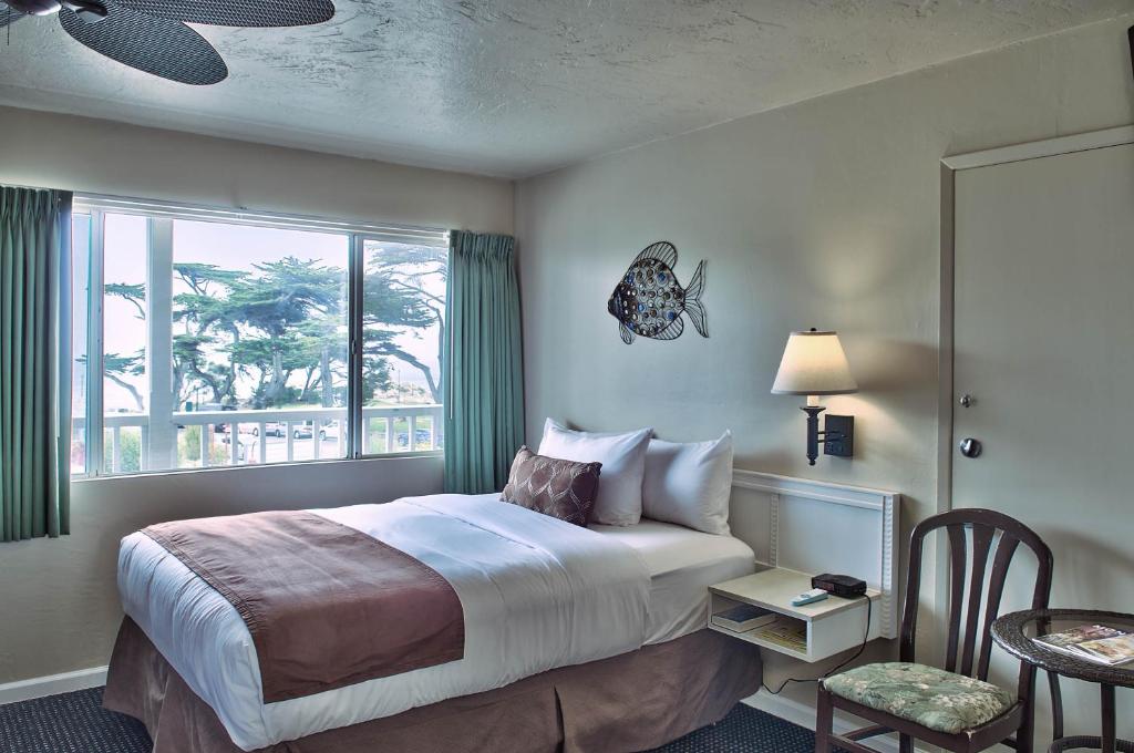 Lovers Point Inn photo