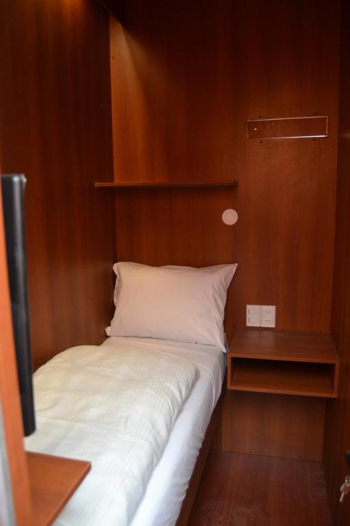 Single capsule with shared bathroom