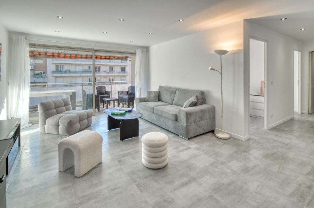 A C 2BDR 6P flat just two minutes from the beach! - 4