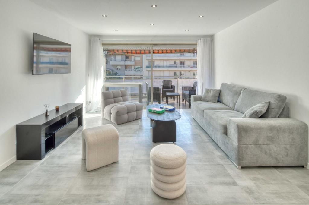 A C 2BDR 6P flat just two minutes from the beach! - 2
