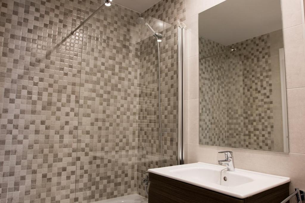 SeaHomes Vacations - Seafront Apt Fenals & PKG - 5