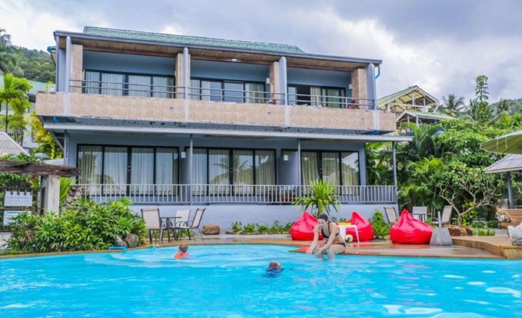Swimming pool