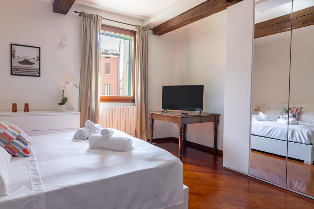 Bologna Centro 12 People and Terrace over 170 mq - 5