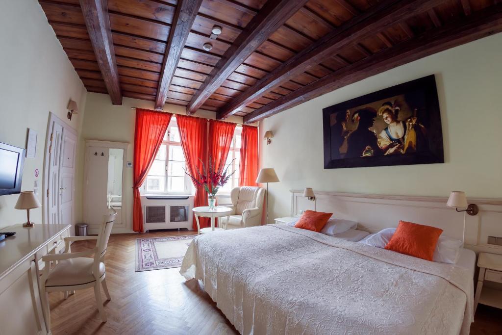 Tyn Courtyard Guestrooms photo