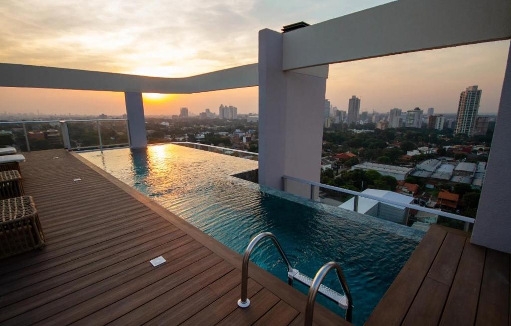 Hermoso Departamento en Zona Shopping - 1
