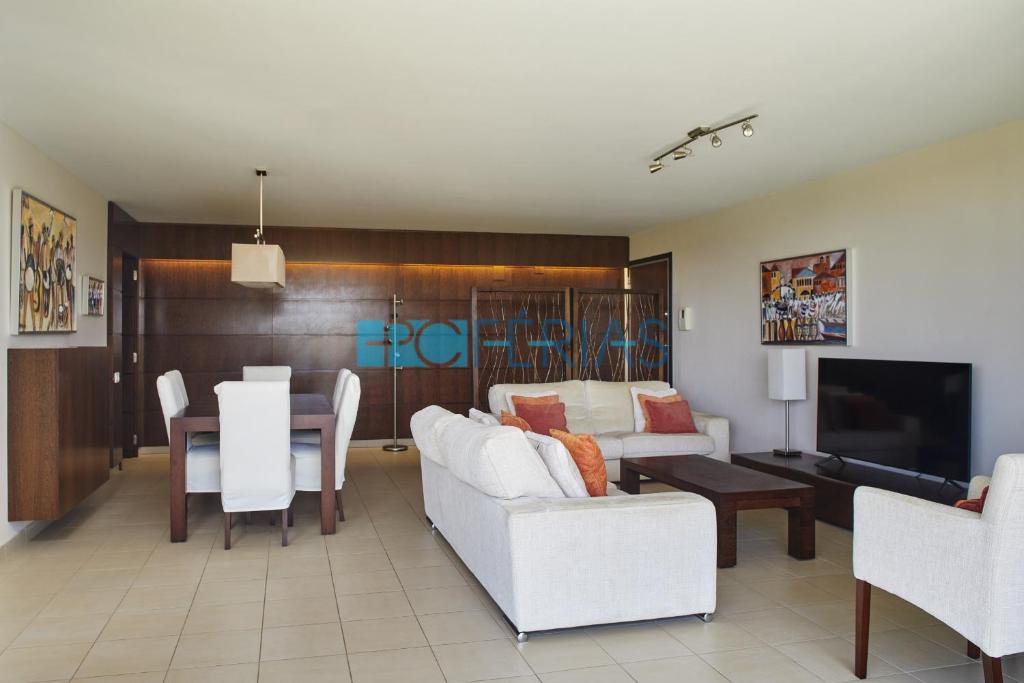 Shared lounge/TV area