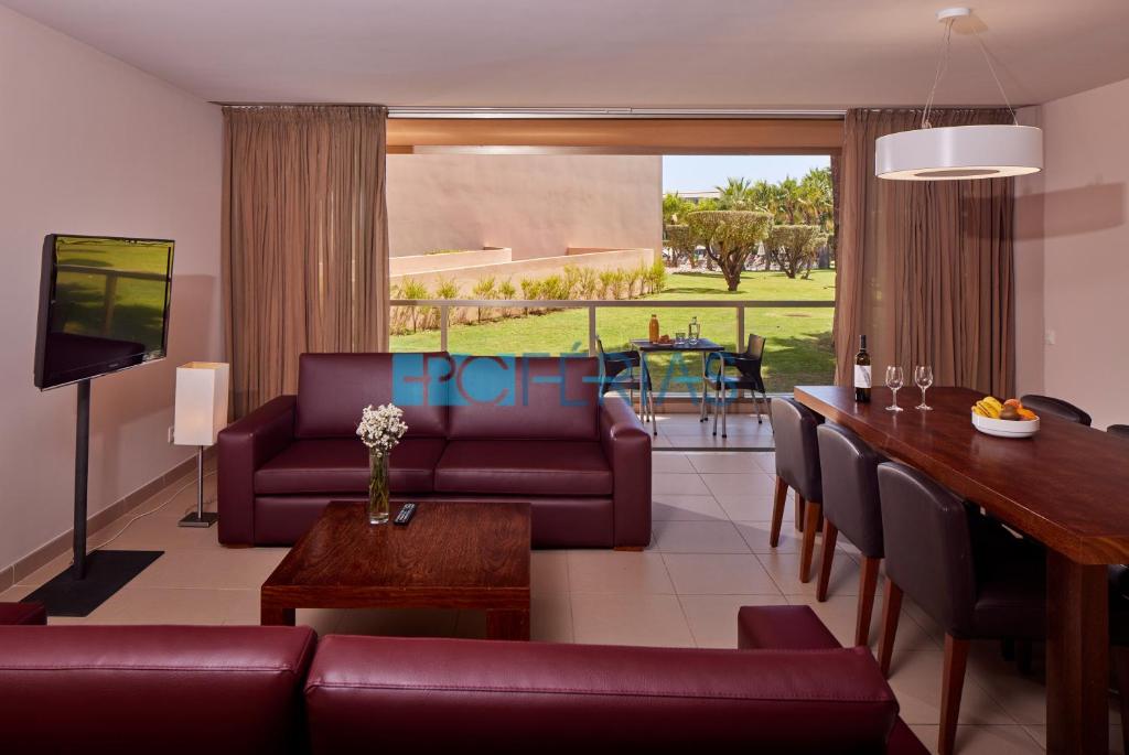 Shared lounge/TV area
