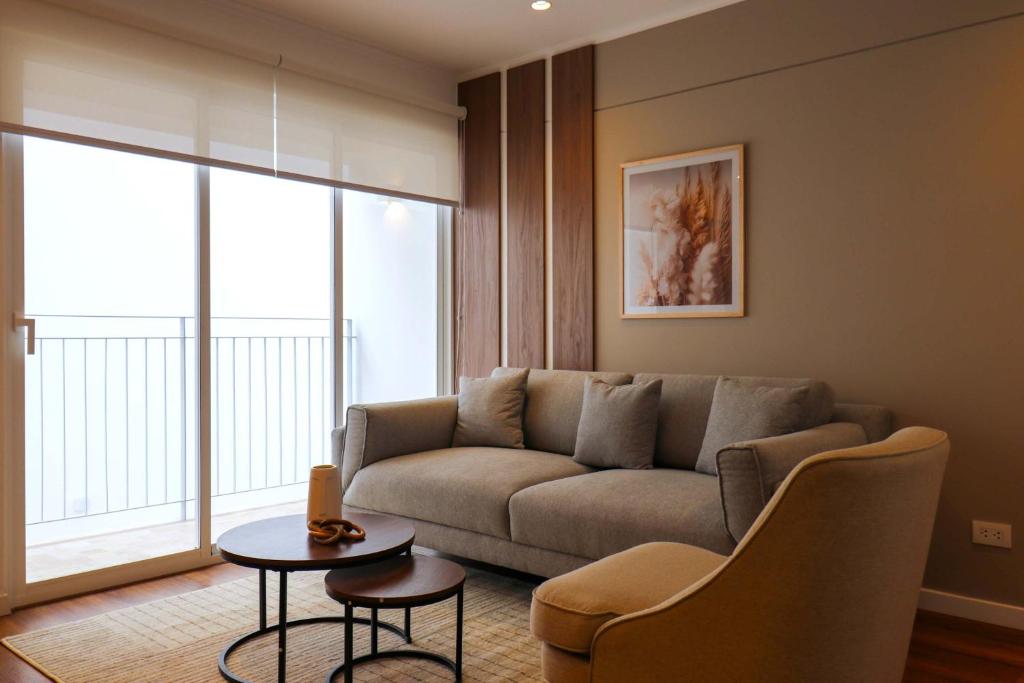 Executive 2BR with Balcony in Premium San Isidro - 1