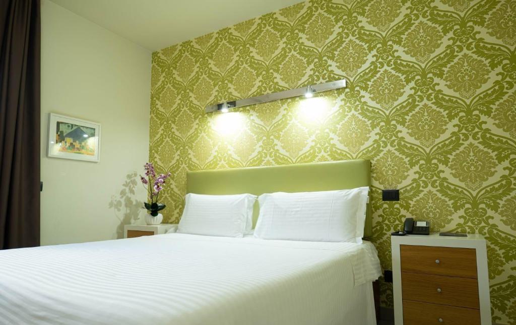 4 SPA Hotel — Hotel rooms in Cannizzaro, Sicily