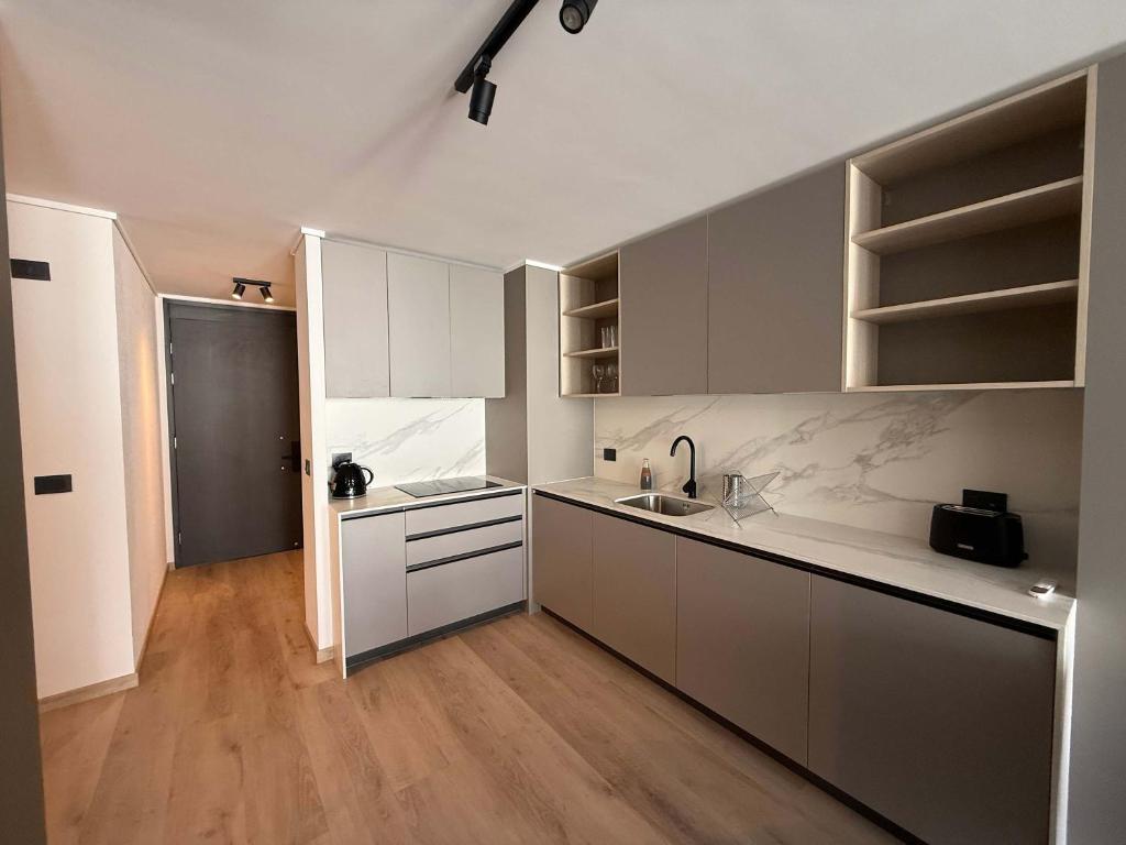 Stylish 1-BR Urban Oasis for 3 in Las Condes - 3