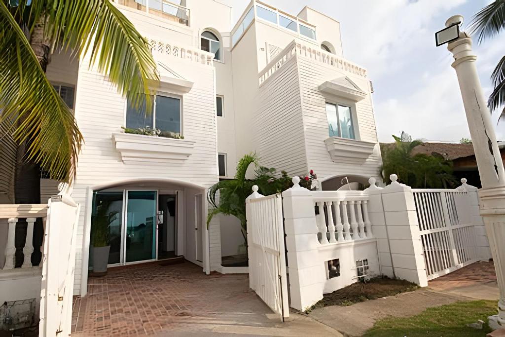 Lux Beach House, Aldaba Selection - 1