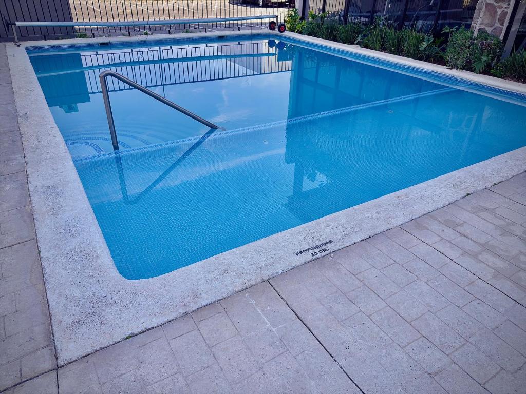 Departamento Completo con Terraza, Alberca y Gimnasio - 3