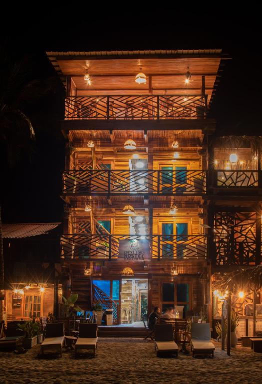 Castle Beach Hostel - 1