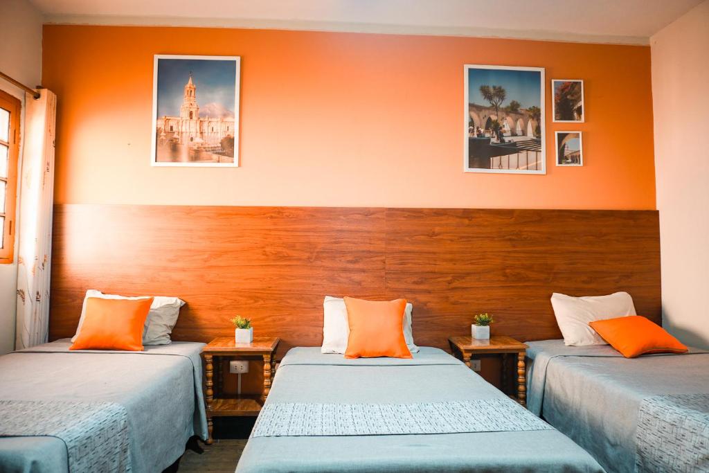 Santa Catalina Hostel - 1