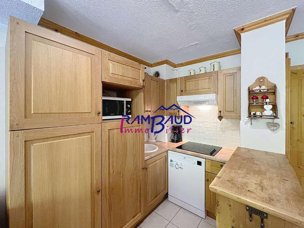 Appartement 5 pièces - 7 couchages - Proche piste - Parking inclus - FR-1-854-58 - 2