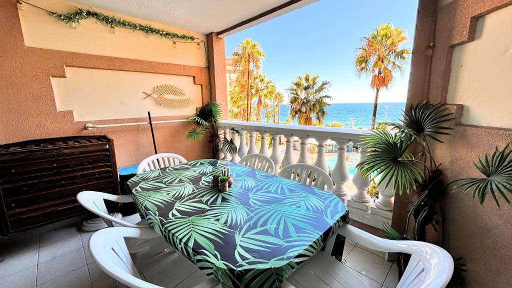 Appartement 426, vue mer et piscine by Palmazur - 2