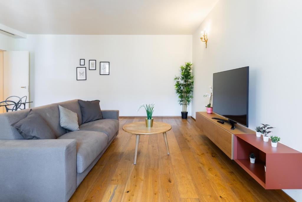 Hostdomus - Lagrange Luxury Apartment - 5