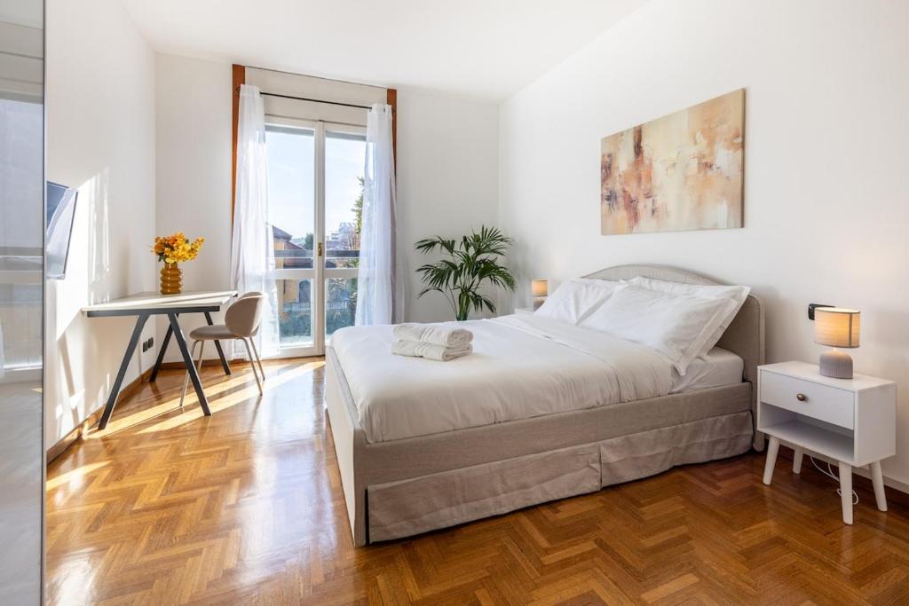Duomo 7 min - 3 Bedrooms, Terrace & Parking - 1